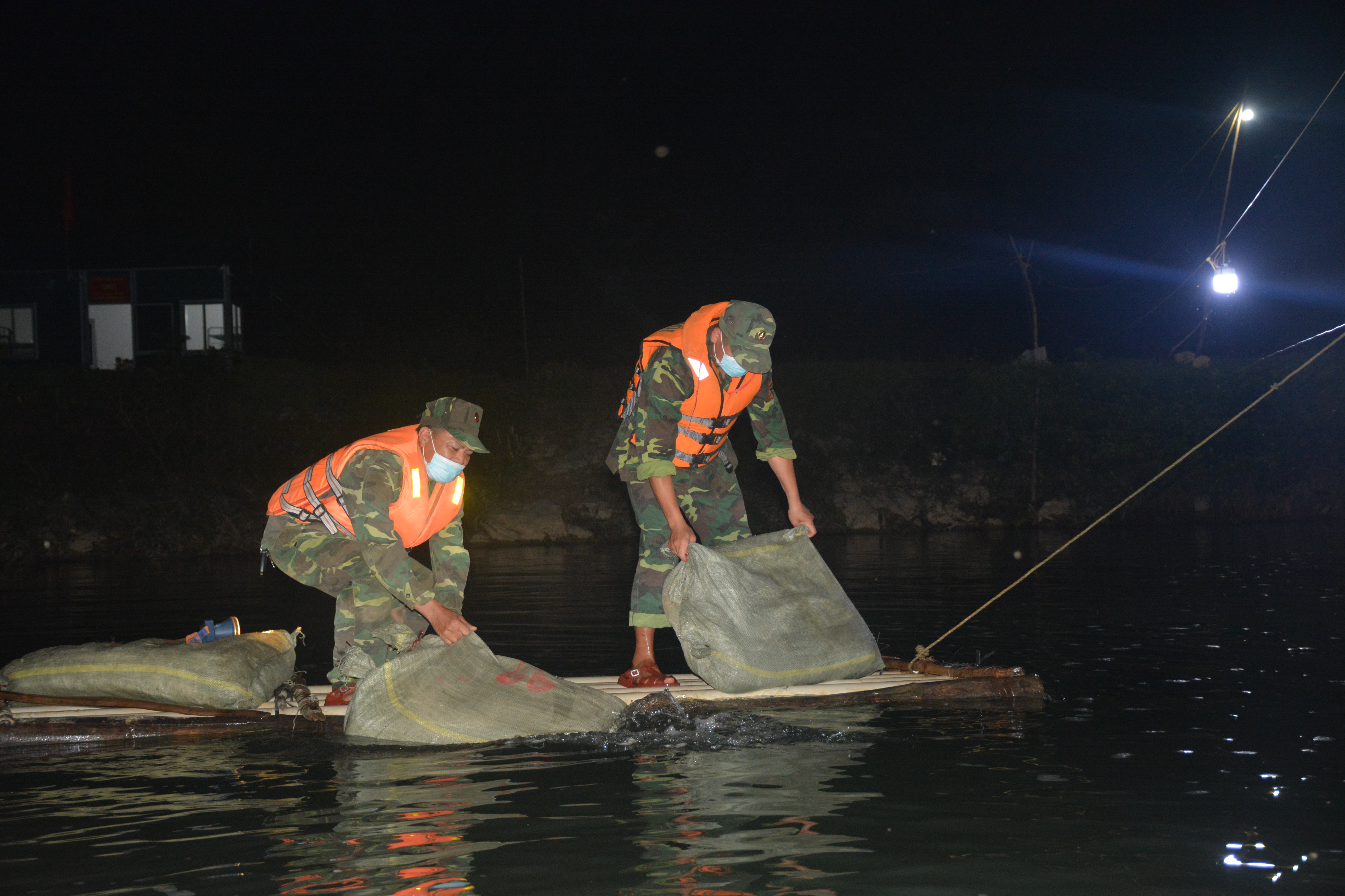 Vì sao còn nhiều khó khăn?